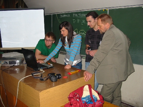 Prowadzcy pokaz - studenci i dr Piotr Skurski.